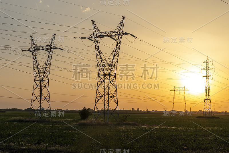 保加利亚普罗夫迪夫市周围的高压电线的日落景观