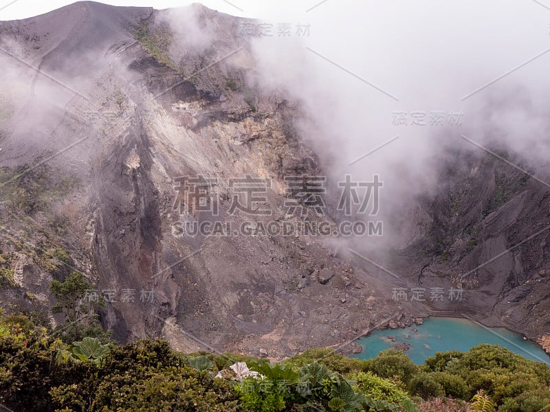 哥斯达黎加的Irazú火山高3432米，是科迪勒拉中央山脉的最高峰