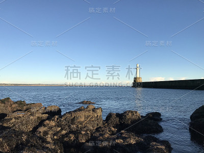 蓝天前的香港仔灯塔