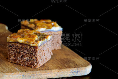 腰果太妃蛋糕。