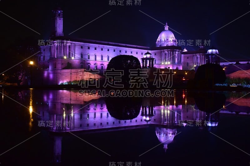 印度德里的Rashtrapati Bhawan五颜六色的夜景，著名的Rashtrapati Bhaw