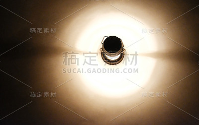 黑暗中的一盏灯