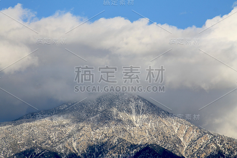 圣贝纳迪诺山的云朵