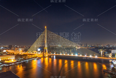 帕拉姆八桥夜间交通繁忙