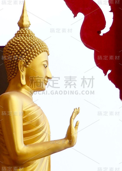 教堂门廊上的佛像侧面