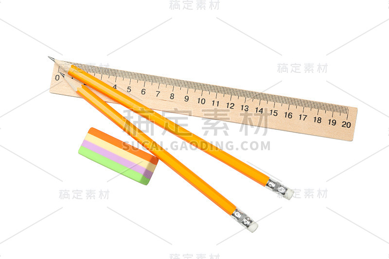 尺子，橡皮和铅笔孤立在白色背景上