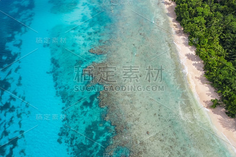 热带海岸线和蓝海。塞舌尔群岛