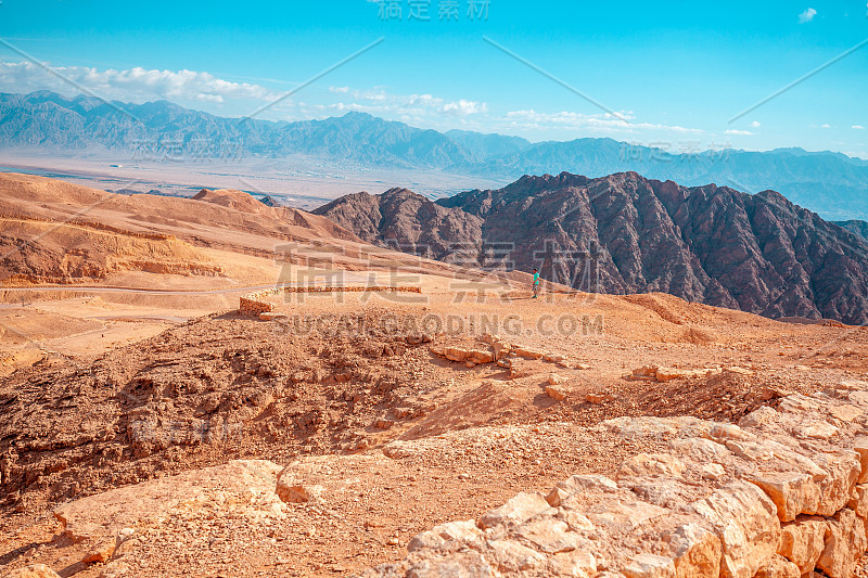 美丽的山的风景。山脊的背景。从以色列俯瞰约旦全景