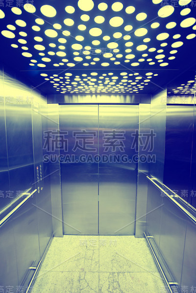电梯