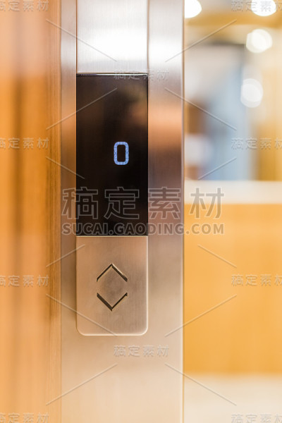电梯上下按钮现代键盘。