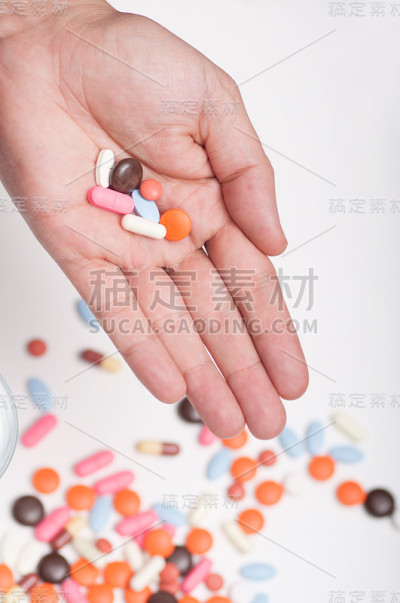 药片在手掌