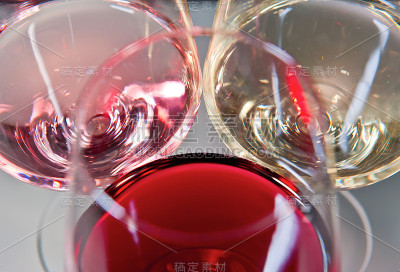 三个酒杯