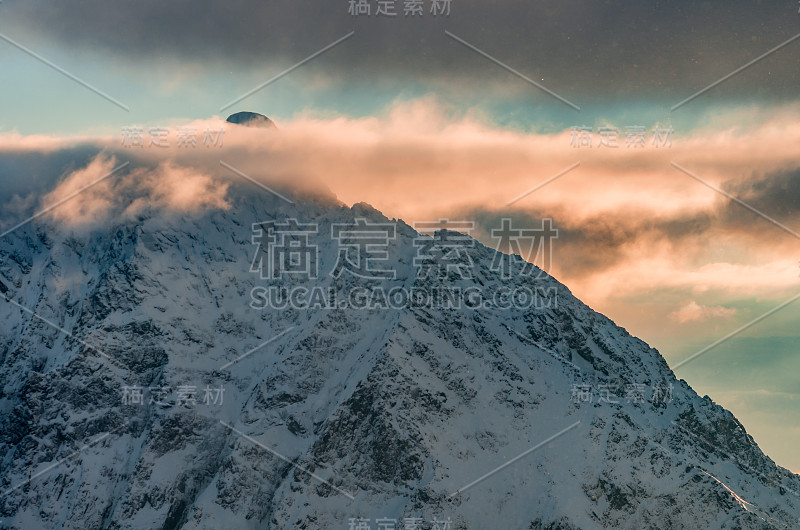 波兰塔特拉雪山云中全景图