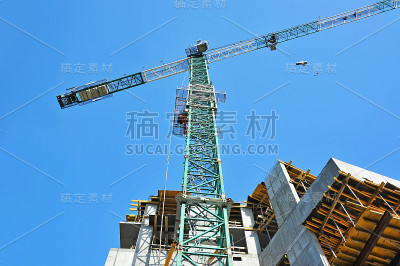 起重机及高层建筑工地