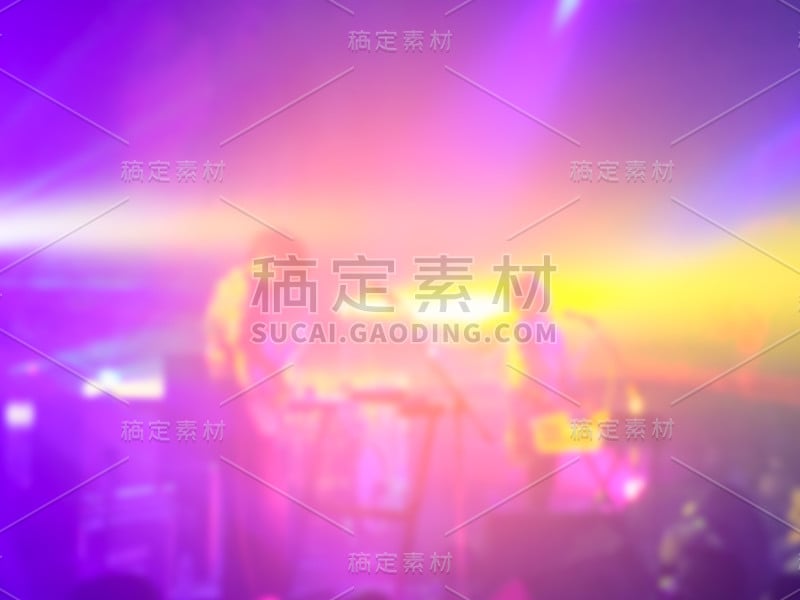 摘要模糊。音乐会在小俱乐部。