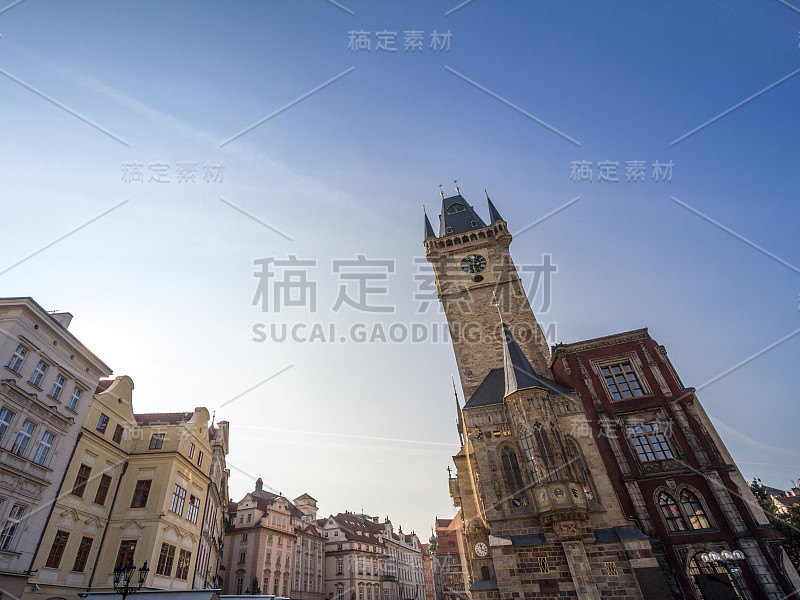 全景老城广场(Staromestske Namesti)，以老市政厅的钟楼为焦点，布拉格，捷克共和国