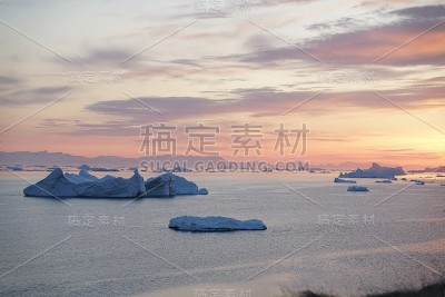 格陵兰岛北冰洋冰山上的日落