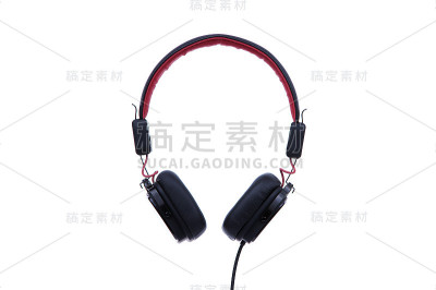 黑色耳机孤立在白色背景。