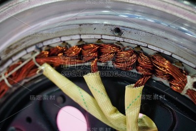 摩托车轮上发电机