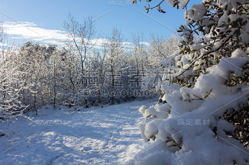 雪景与蓝天白云