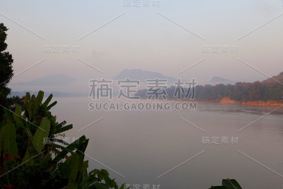 在琅勃拉邦的湄公河