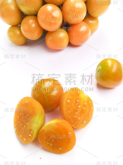 鲜嫩多汁的冬樱桃，白底醋栗，