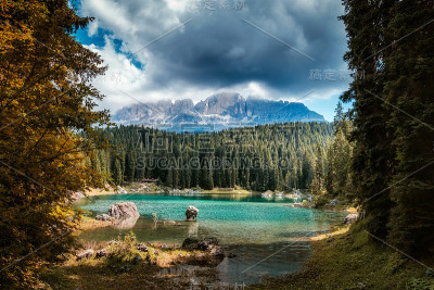 Carezza湖，Dolomites，南蒂罗尔，意大利