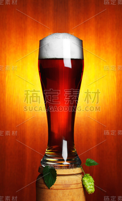 啤酒和跳