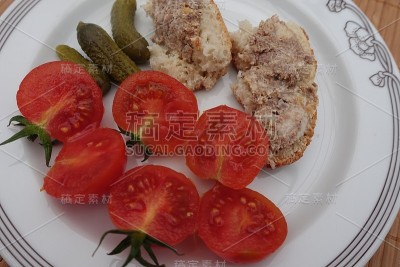 樱桃番茄，面包卷肝酱，开胃菜