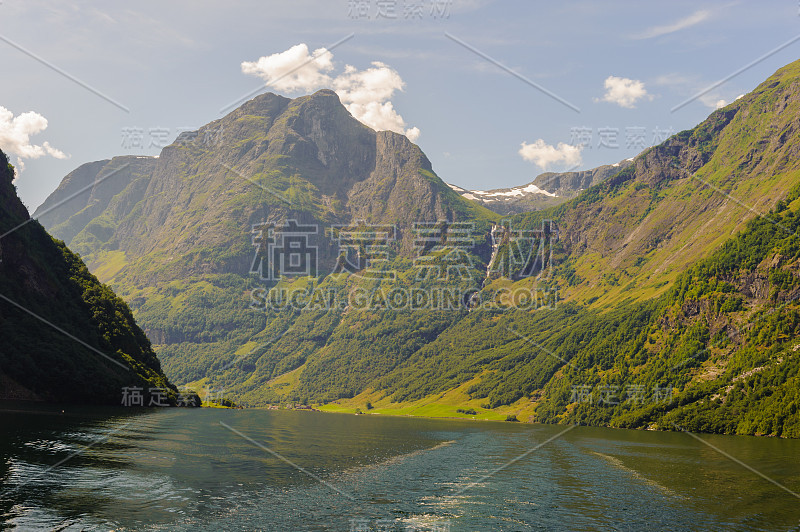 索涅峡湾的一部分，挪威最大的峡湾