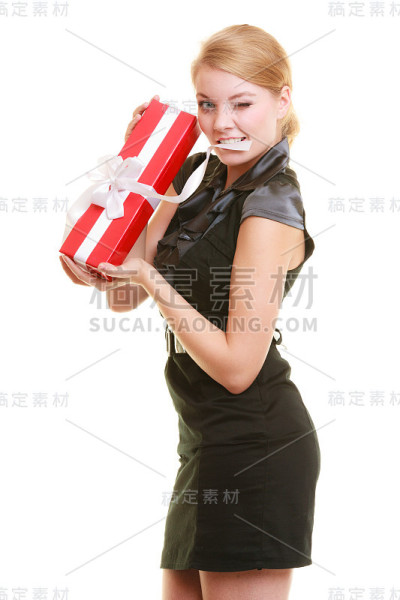 节日爱的幸福理念——女孩用礼盒
