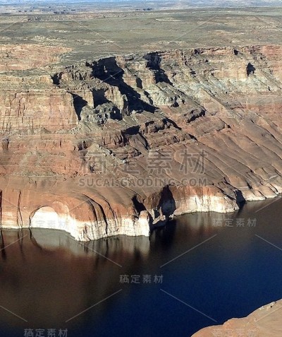 鸟瞰图的湖鲍威尔水库在格伦峡谷国家休闲区