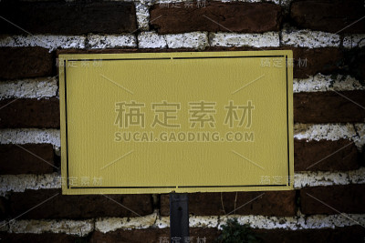 砖墙上的空白标志