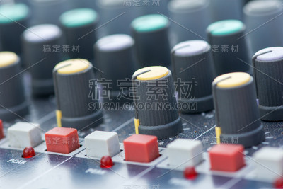 一个音乐混音室的细节