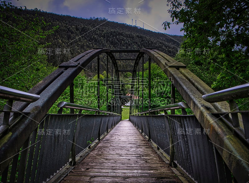 乡村和山区景观。