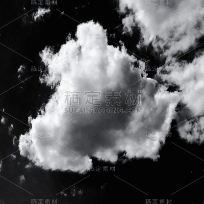 黑色天空上孤立的白云