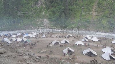 克什米尔牧民和他们的小屋