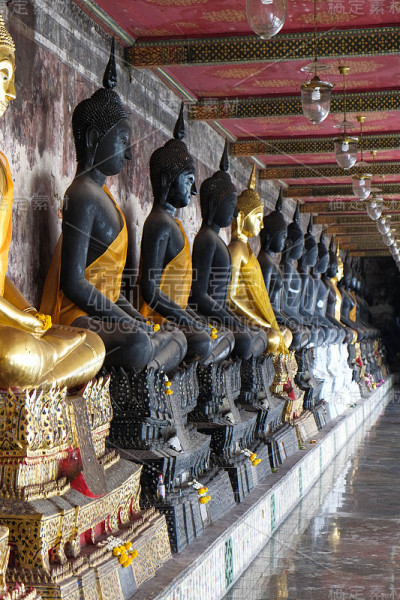 泰国寺庙里的佛像