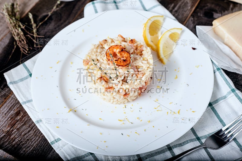 虾仁百里香调味饭