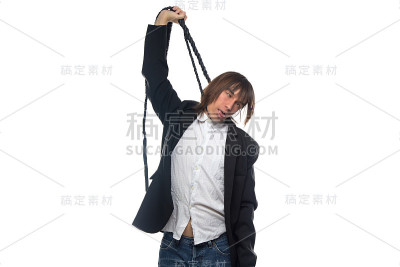 有鞭子的褐发青年，坏消息