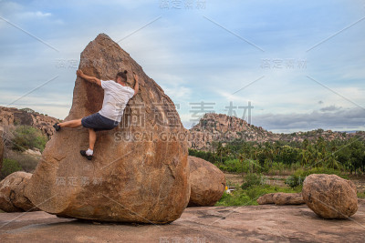 Climbing_hampi2