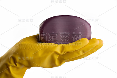 黄色手套和肥皂