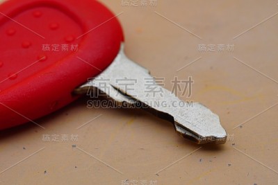 红色的金属钥匙