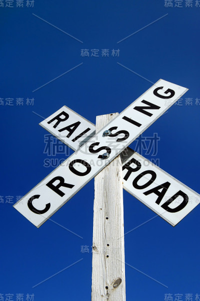 成角的铁路平交道