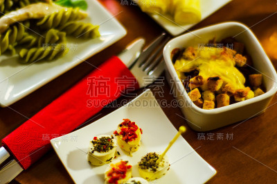 美味的菜肴与意大利面，肉和酱汁，快速和简单的菜肴