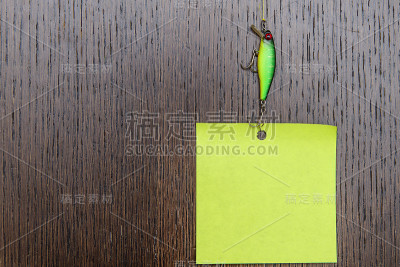 挂在鱼钩上的纸条