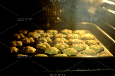 烤箱里的脆饼