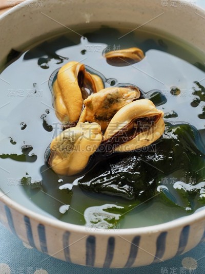 韩国菜紫菜汤贻贝