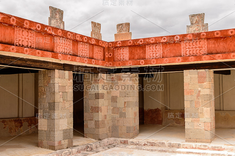 Teotihuacan的Palacio de Quetzalpapalotl庭院，许多中美洲金字塔的