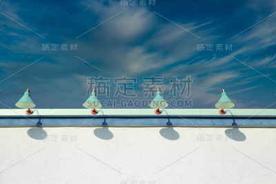 四盏红蓝灯